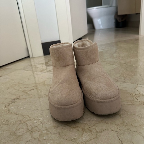 UGG lookalike platform booties - Picture 3 of 3